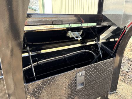 New 2026 32' PJ GN Low-Pro Hyd Dove Gooseneck Trailer