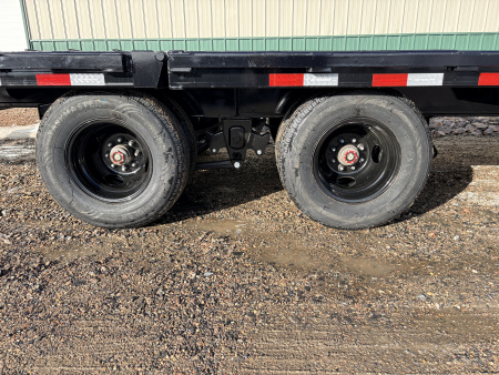 New 2026 32' PJ GN Low-Pro Hyd Dove Gooseneck Trailer