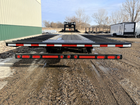 New 2026 32' PJ GN Low-Pro Hyd Dove Gooseneck Trailer