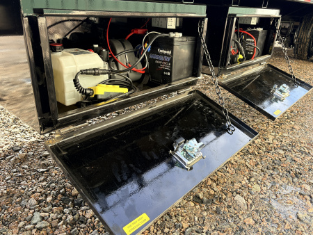 New 2026 32' PJ GN Low-Pro Hyd Dove Gooseneck Trailer