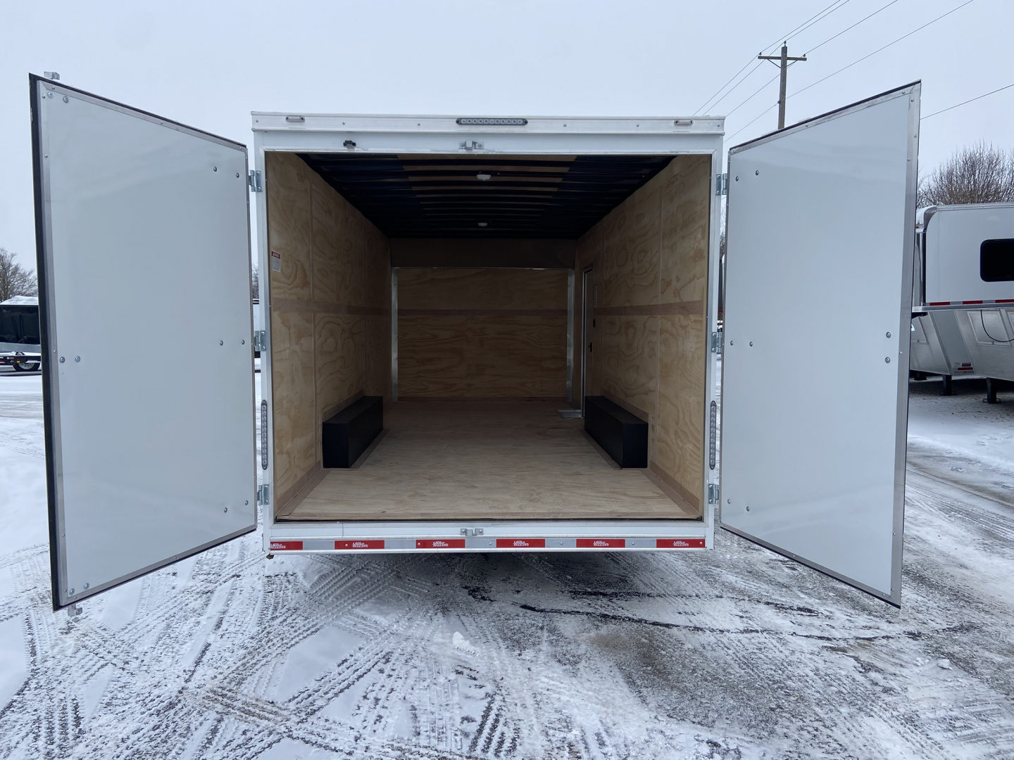 New United Trailers UXT 8.5X20 Contractor