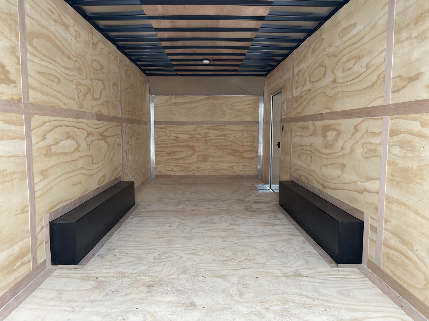 New United Trailers UXT 8.5X20 Contractor