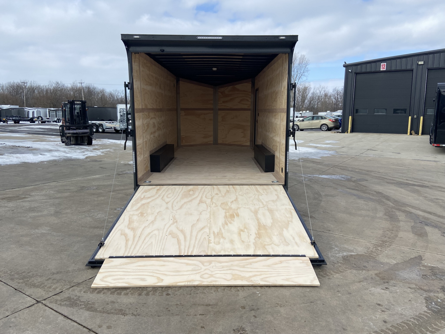 New 2026 United Trailers UJ Cargo / Enclosed Trailer 18'