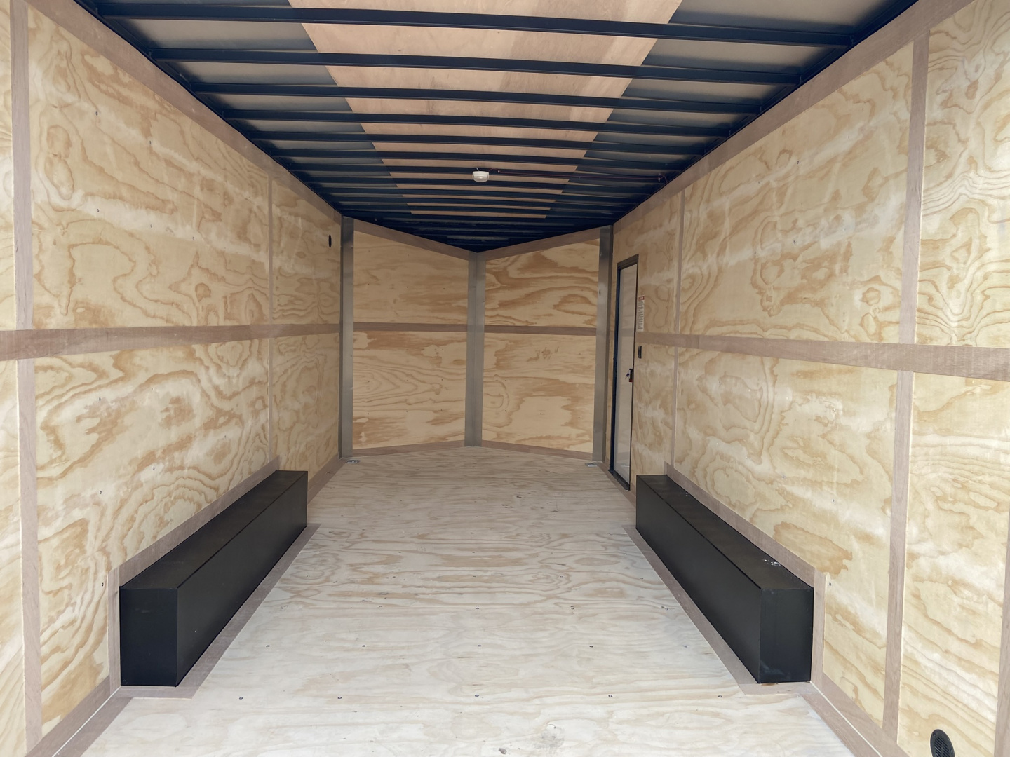 New 2026 United Trailers UJ Cargo / Enclosed Trailer 18'