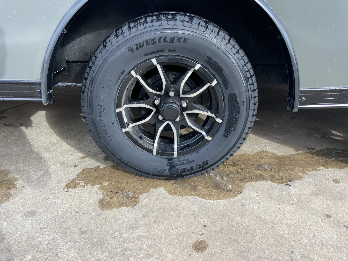 New 2026 United Trailers UJ Cargo / Enclosed Trailer 18'