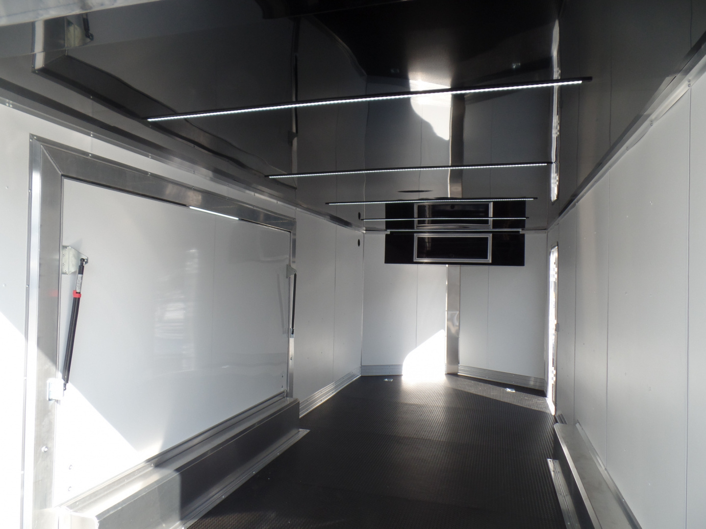 New 2026 Nitro SCH8520-10K Enclosed Car / Racing Trailer