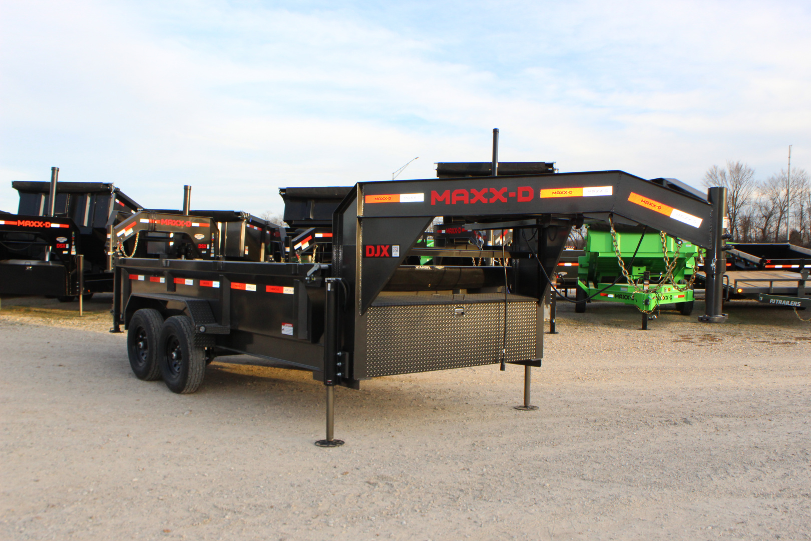 New 2025 MAXXD DJX 14' gooseneck Dump Trailer