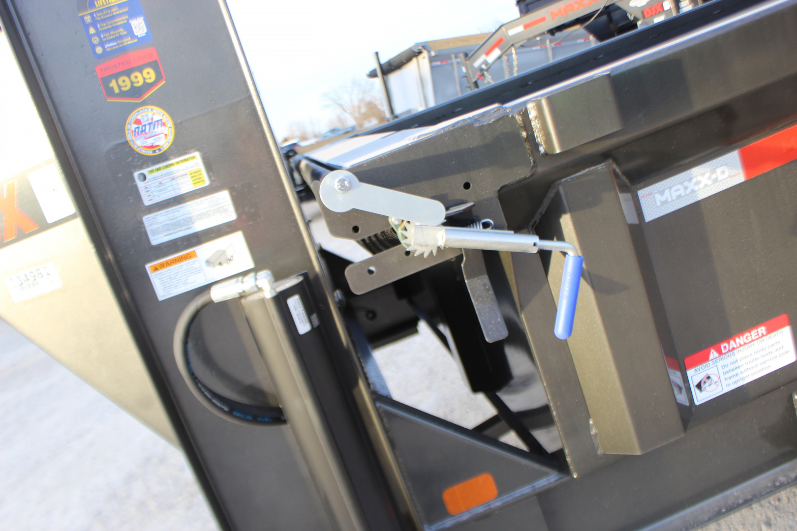 New 2025 MAXXD DJX 14' gooseneck Dump Trailer