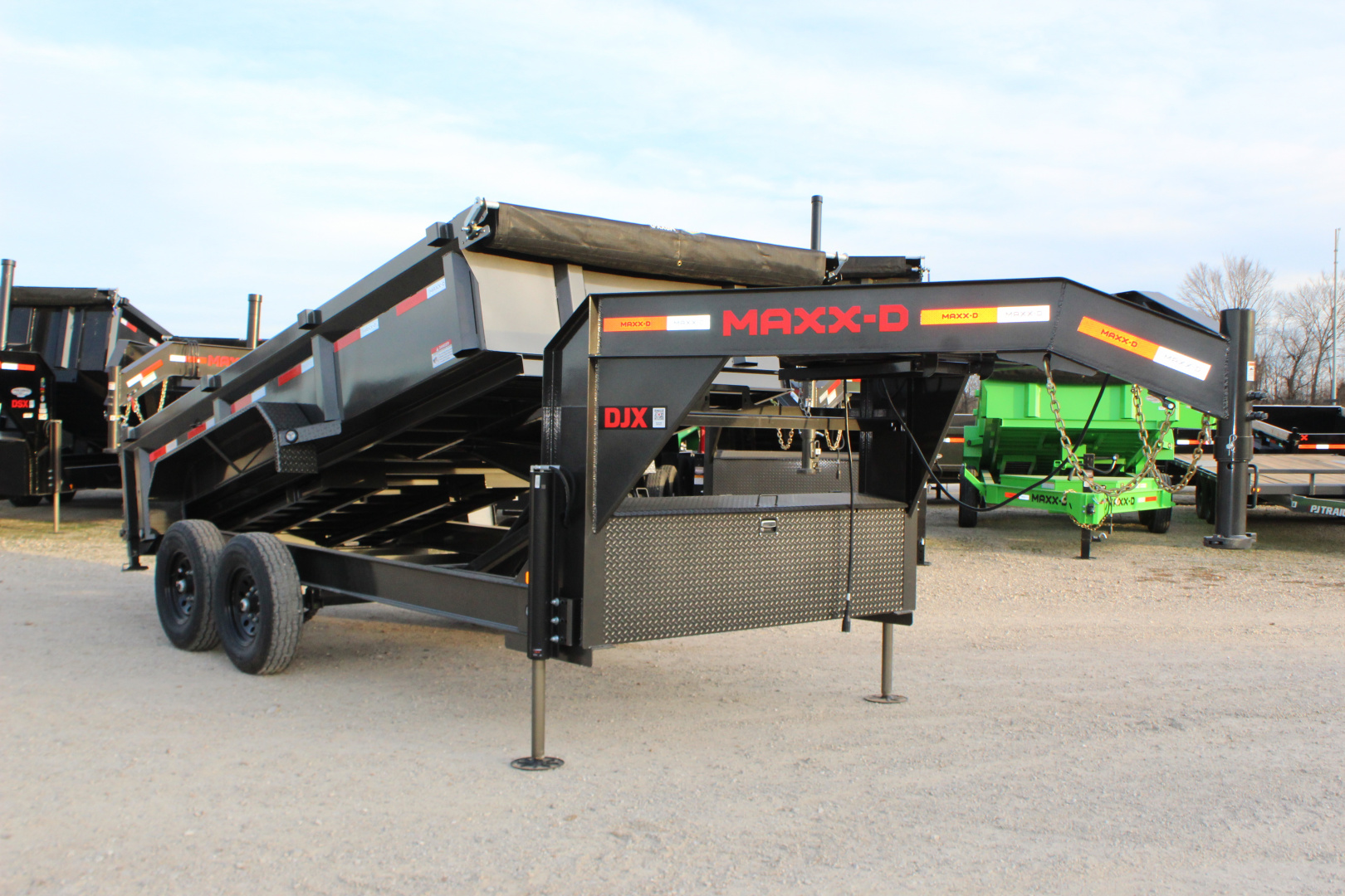 New 2025 MAXXD DJX 14' gooseneck Dump Trailer