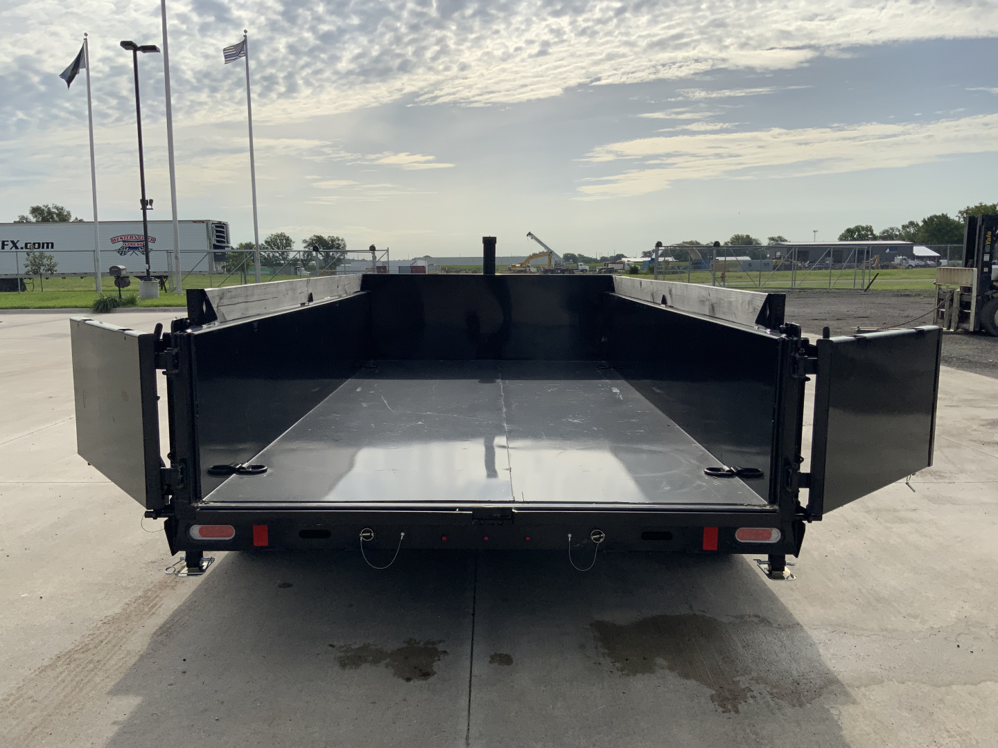 New 2024 Diamond C LPT 208 81 X 14 Dump Trailer