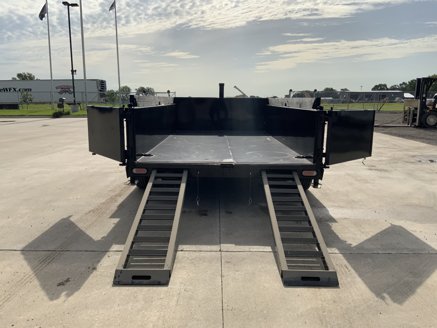 New 2024 Diamond C LPT 208 81 X 14 Dump Trailer