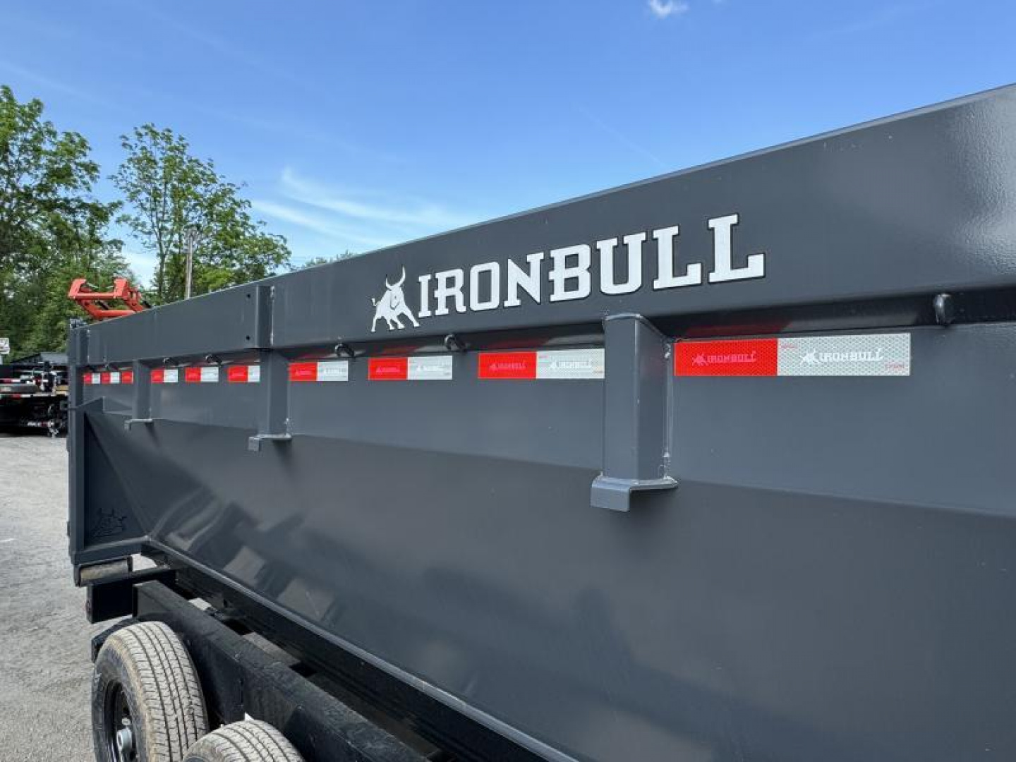 New 2026 Ironbull 7x16' Rolloff Dump Trailer Combo 14000# GVW * INCLUDES (1) 16' BIN 4' SIDES (16 YARDS) * DUAL BATTERIES * DUAL TOOLBOXES * 5x20 SCISSOR HOIST * DUAL 12K JACKS * 10" I-BEAM FRAME * 22K WINCH WITH ROLLER