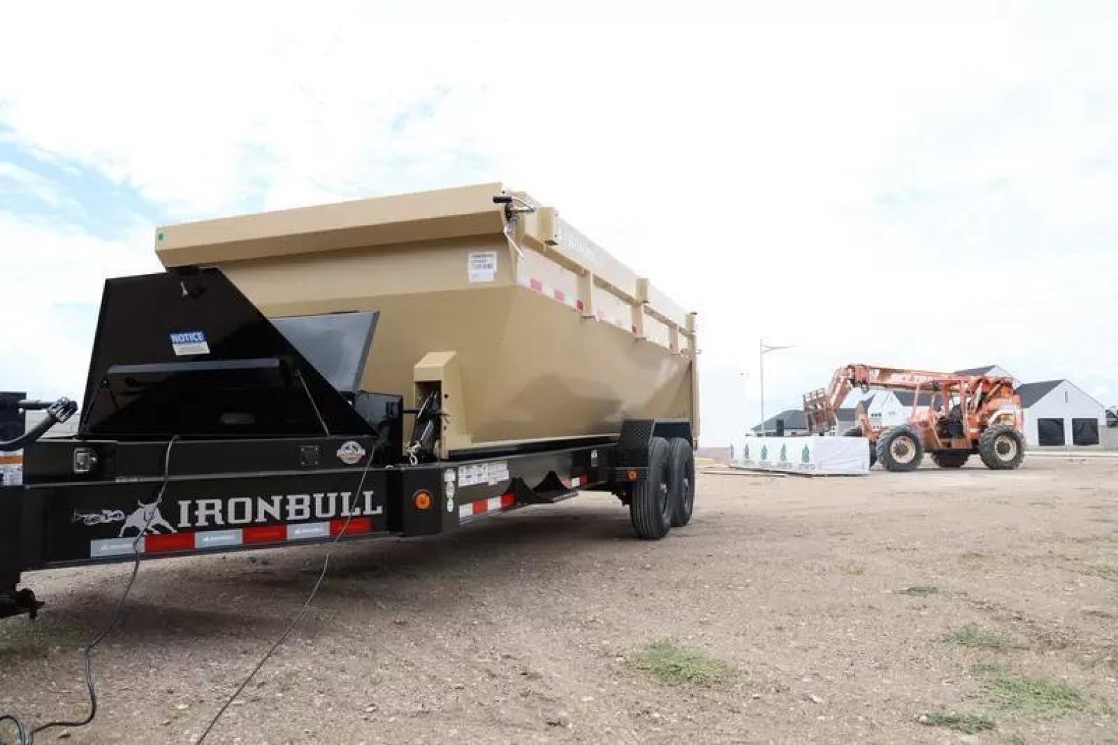 New 2026 Ironbull 7x16' Rolloff Dump Trailer 14000# GVW * INCLUDES (1) 16' BIN 4' SIDES (16 YARDS) * DUAL BATTERIES * 5x20 SCISSOR HOIST * 10" I-BEAM FRAME * 20K WINCH WITH ROLLER