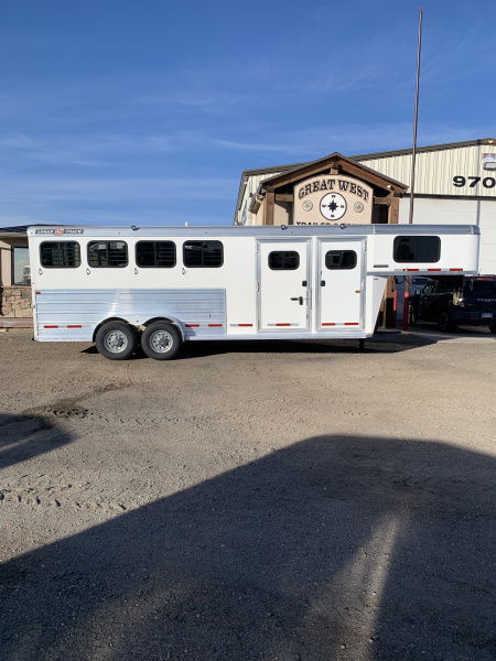 Used 2024 Logan Coach Bullseye 4 Horse Trailer