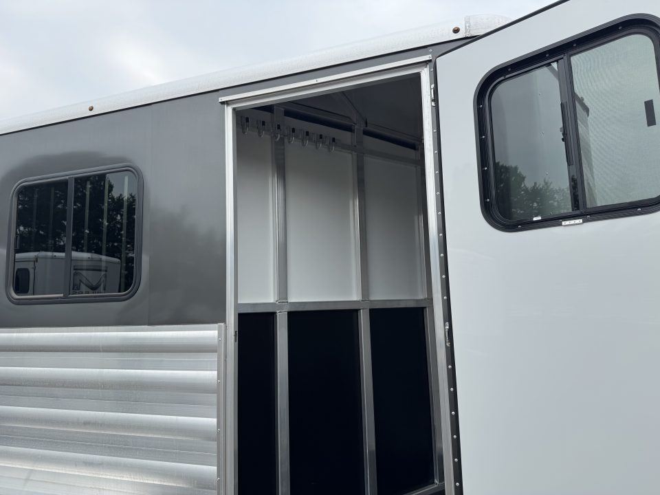 New 2026 Bar-M Trailers ES-20-SL Horse Trailer