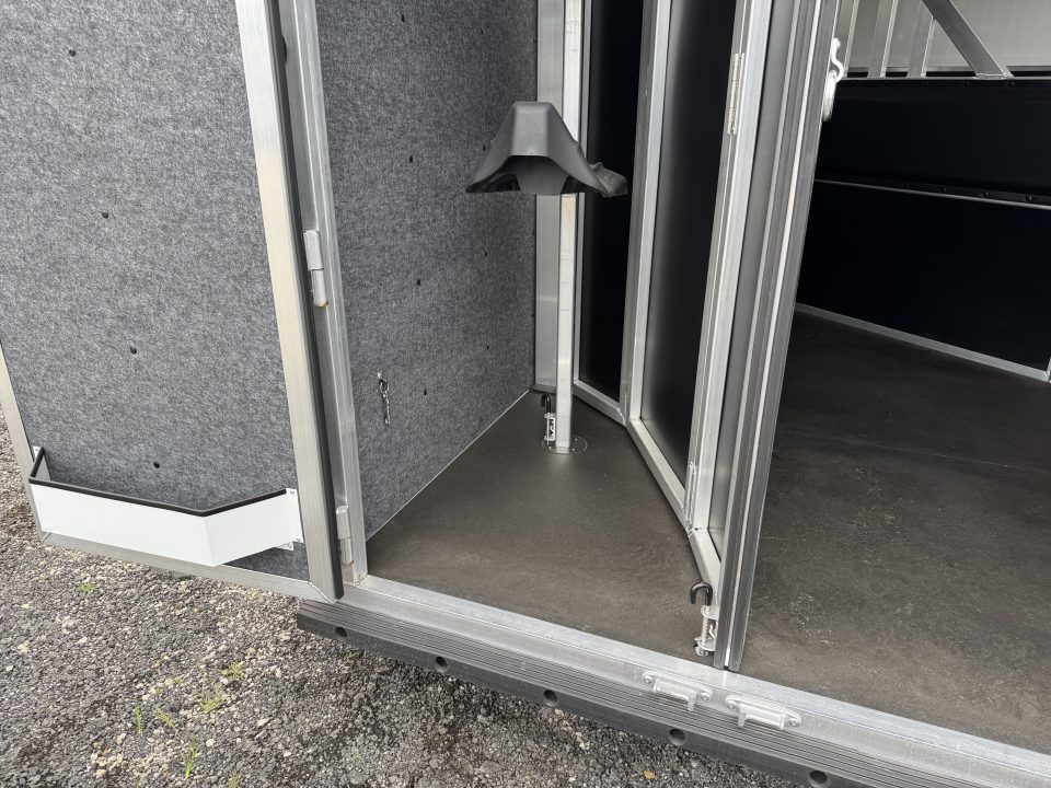 New 2026 Bar-M Trailers ES-20-SL Horse Trailer