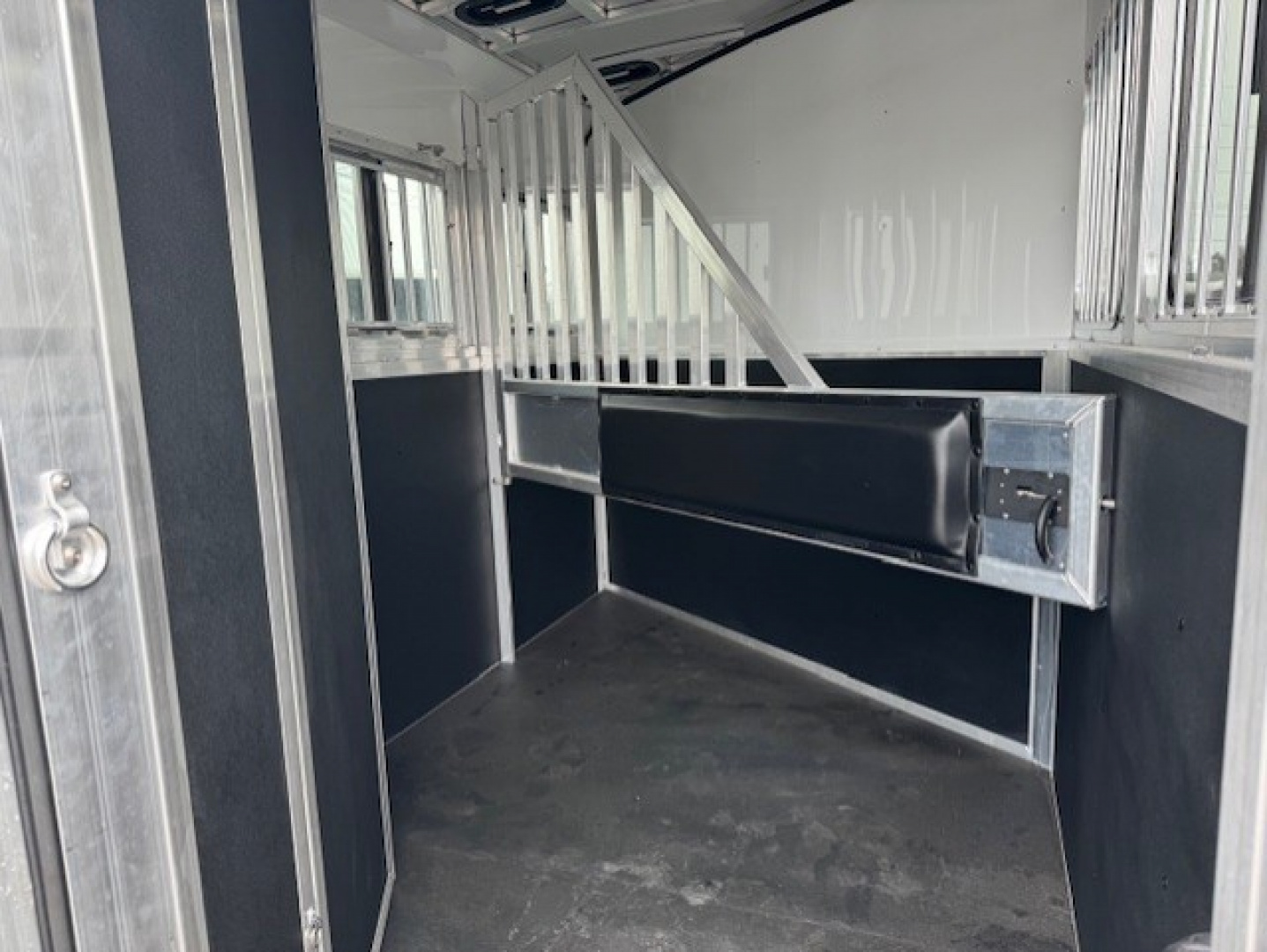 New 2026 Bar-M Trailers ES-20-SL Horse Trailer