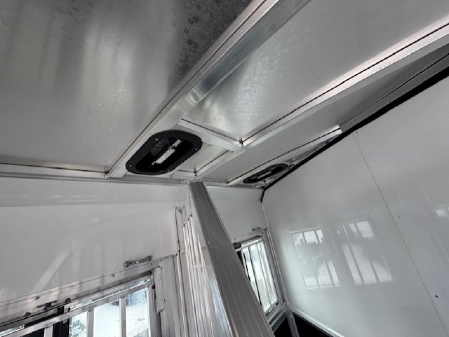 New 2026 Bar-M Trailers ES-20-SL Horse Trailer