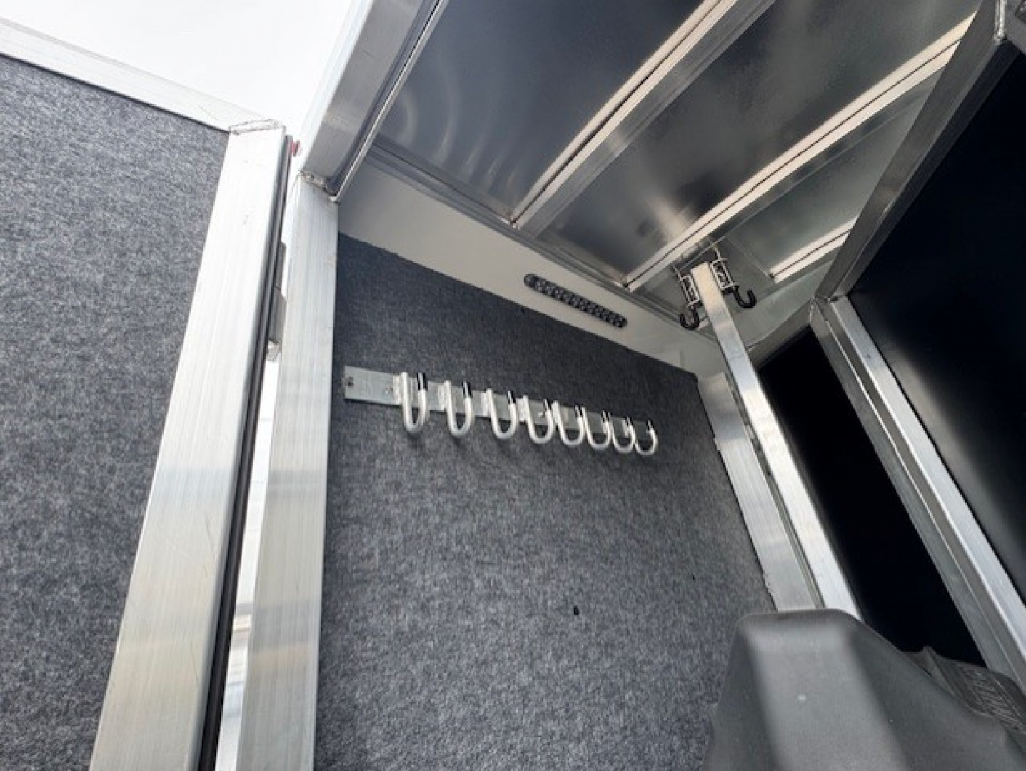 New 2026 Bar-M Trailers ES-20-SL Horse Trailer