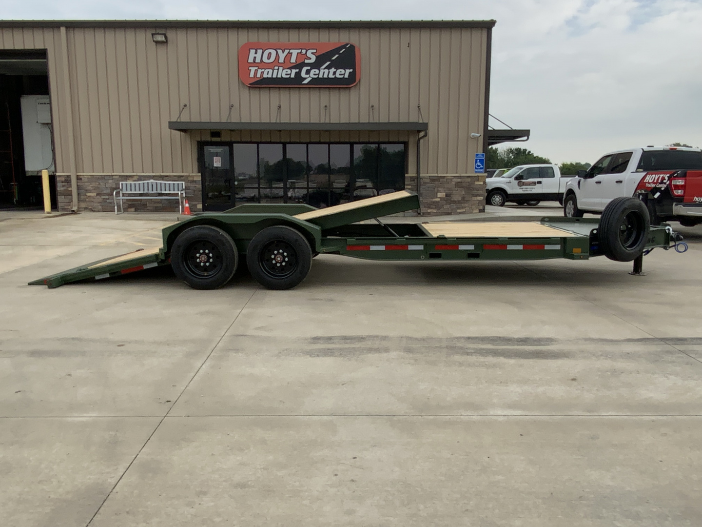 New 2025 Diamond C HDT 208 22 X 80 Tilt Trailer