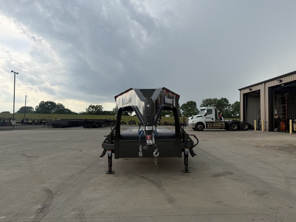 New 2025 Diamond C FMAX 208 28 X 102 Deckover Trailer