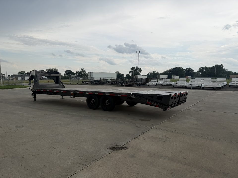 New 2025 Diamond C FMAX 208 28 X 102 Deckover Trailer