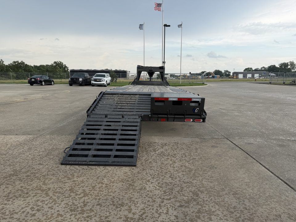 New 2025 Diamond C FMAX 208 28 X 102 Deckover Trailer
