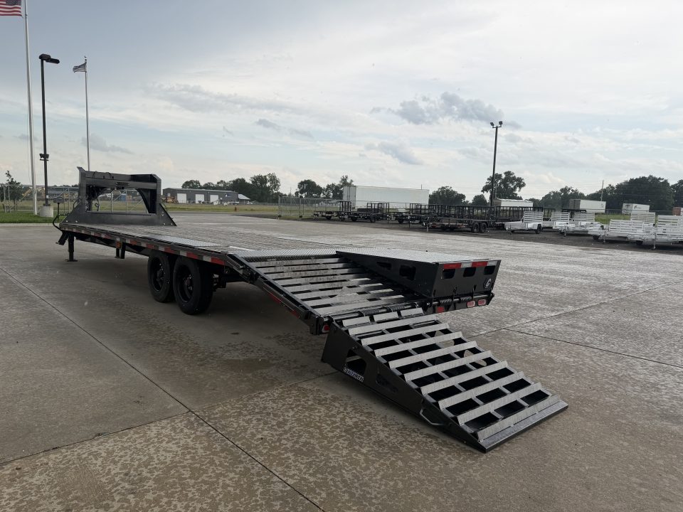 New 2025 Diamond C FMAX 208 28 X 102 Deckover Trailer