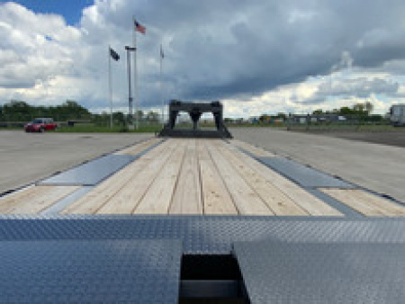 New 2025 Diamond C FMAX 208 28 X 102 Deckover Trailer