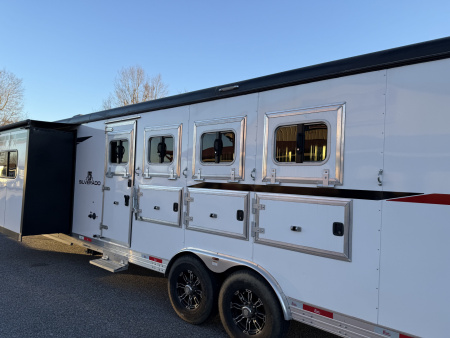 Used 2022 Bison Trailers SV8414-B SILVERADO Horse Trailer