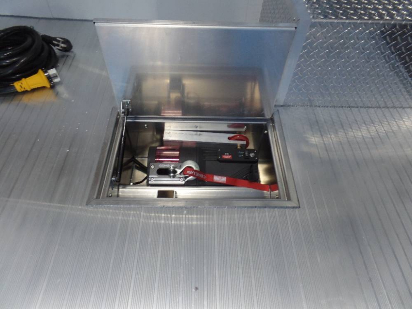 New EXAMPLE / Pictures of Custom Enclosed Gooseneck / ATC Model QSTAG8538+0-2T7.0K