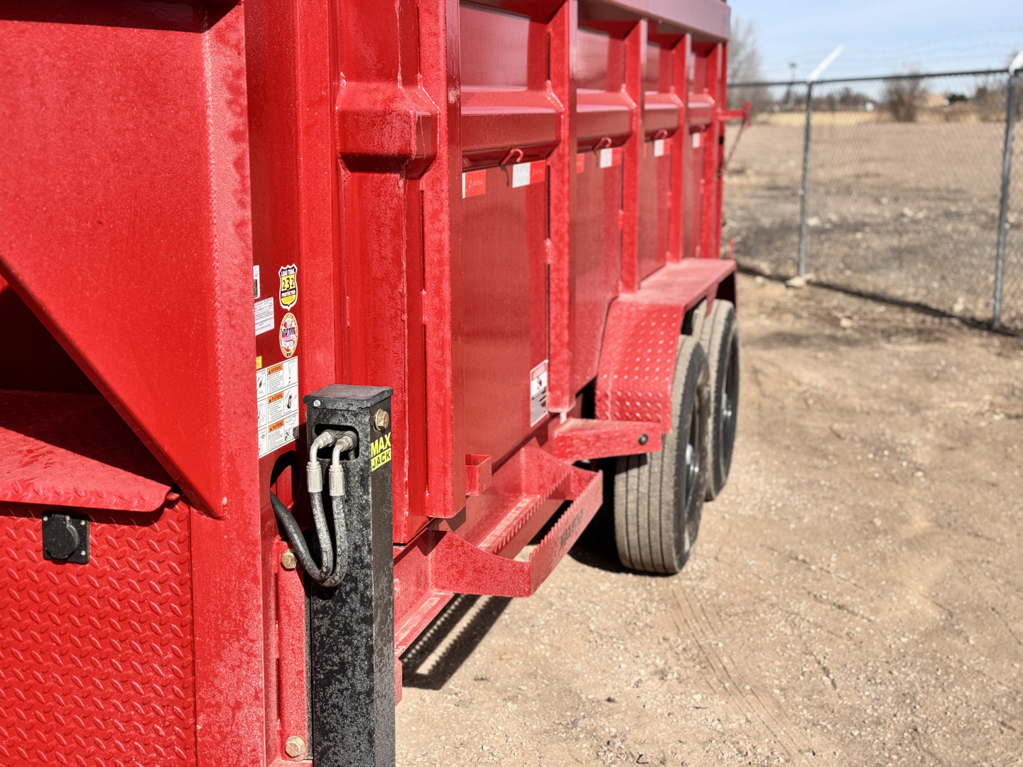 New 2026 Load Trail 7-14-4H Telescopic Gooseneck Dump W/ Hydraulic Jacks 7K Axles