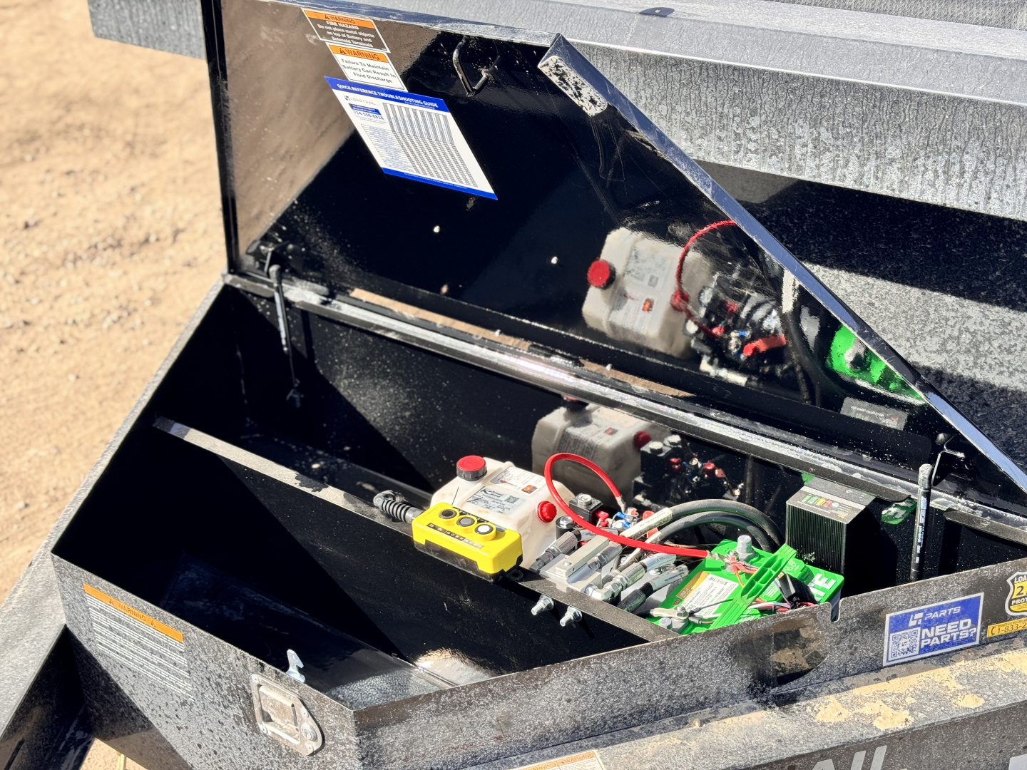 New 2026 Load Trail 7-14 Dump W/ Hydraulic Jack 7K Axles