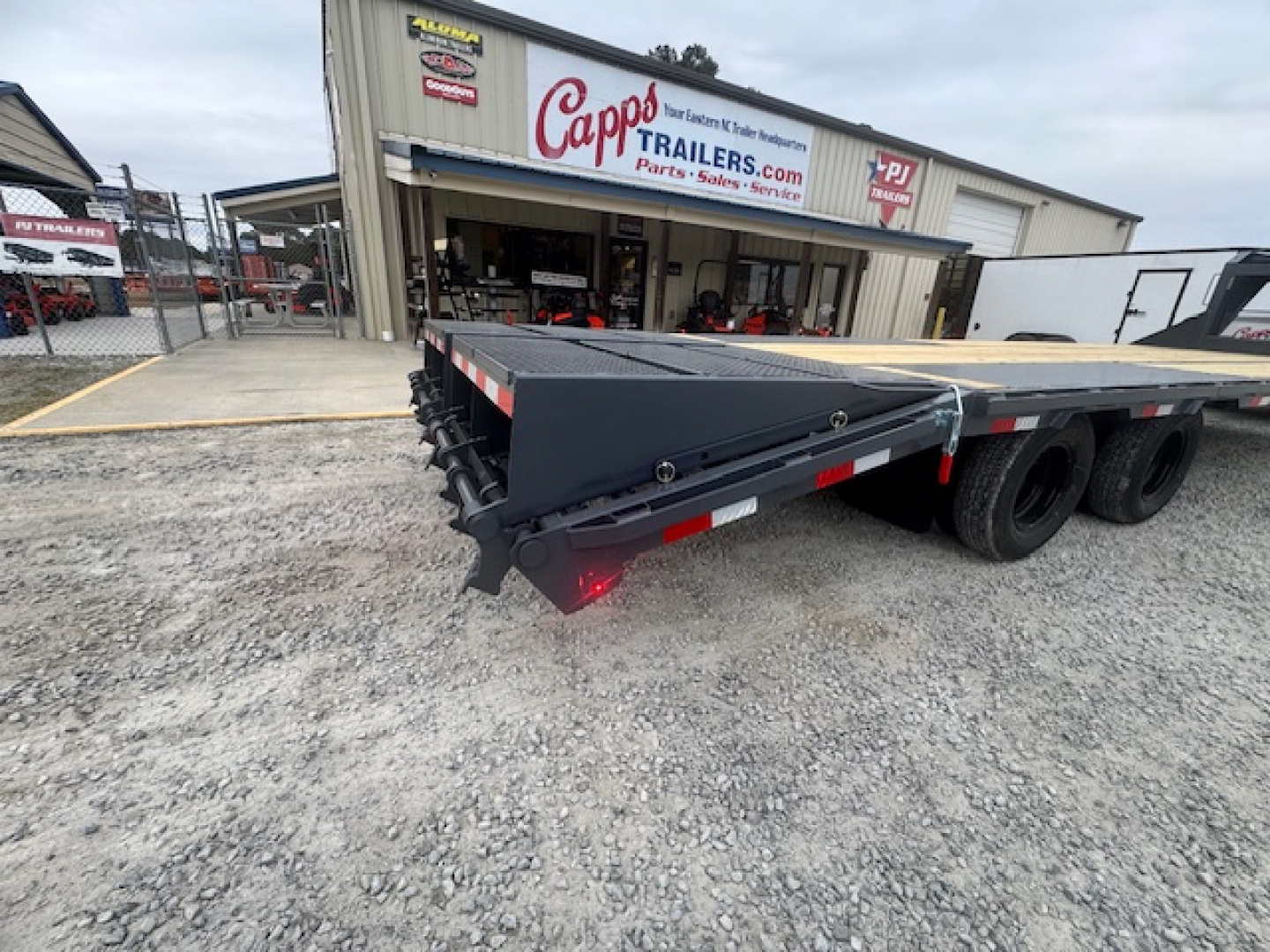 New 2026 Triple Crown Trailers TC GN22-30DT Equipment Trailer
