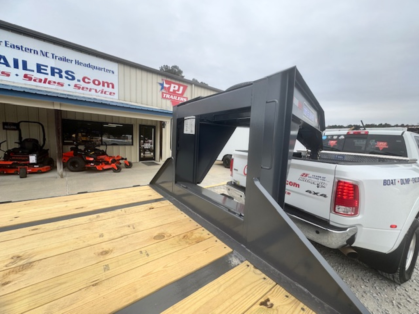 New 2026 Triple Crown Trailers TC GN22-30DT Equipment Trailer