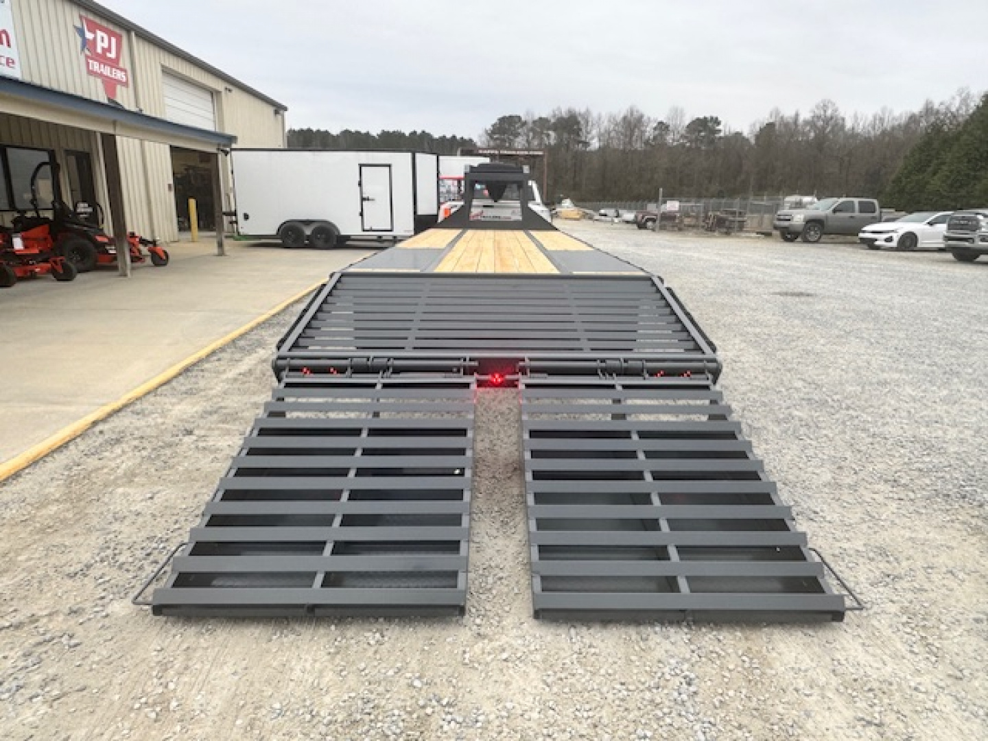 New 2026 Triple Crown Trailers TC GN22-30DT Equipment Trailer