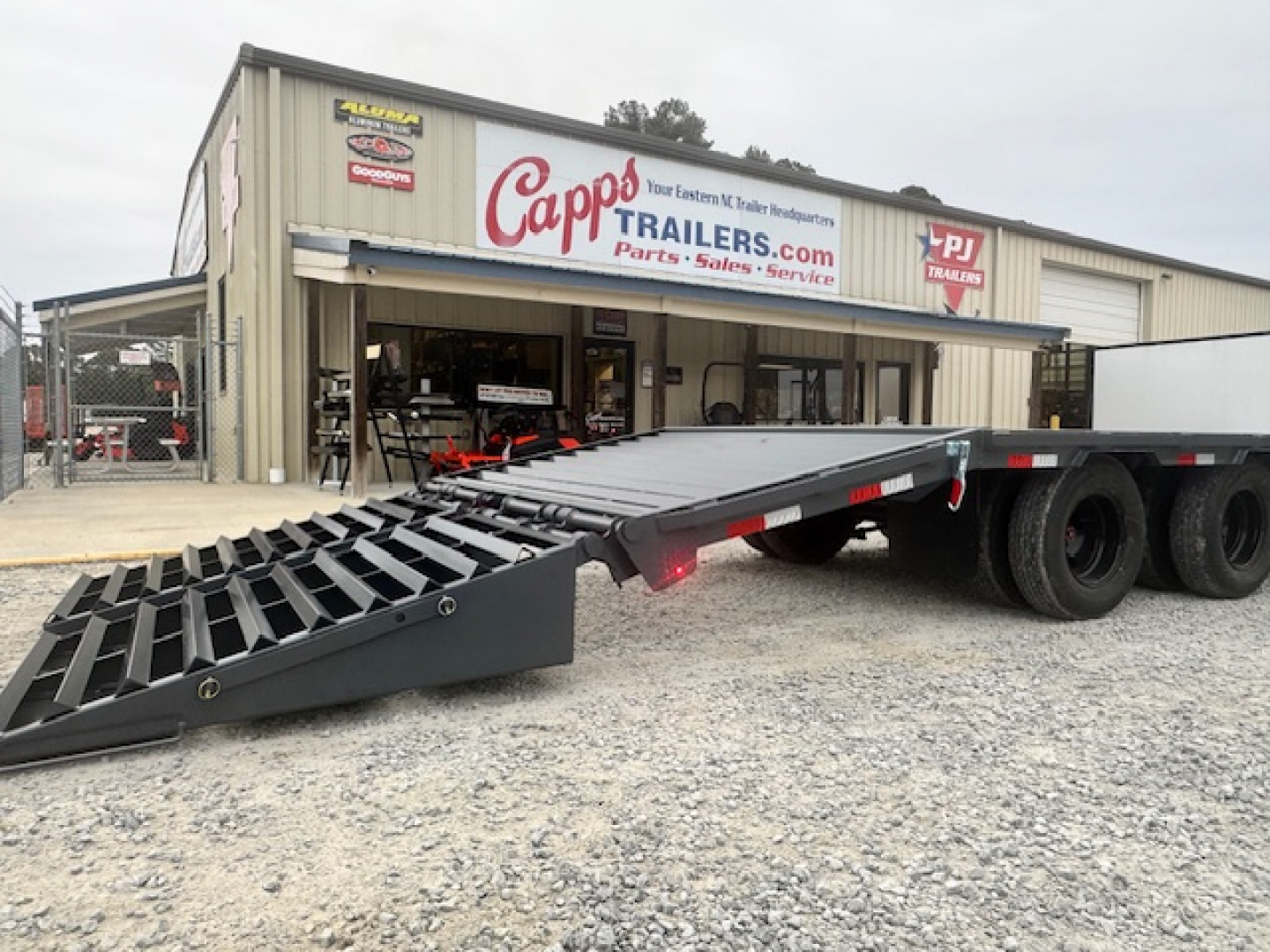 New 2026 Triple Crown Trailers TC GN22-30DT Equipment Trailer