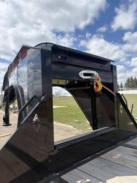 Used 2024 Diamond C Trailers 44’ hydraulic dovetail Flatbed Trailer