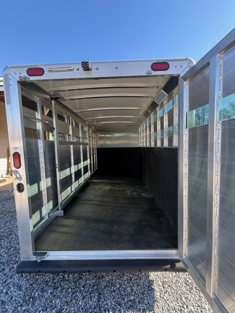 Consignment 2024 Cimarron Trailers Lonestar Stock Combo 20' Horse Trailer