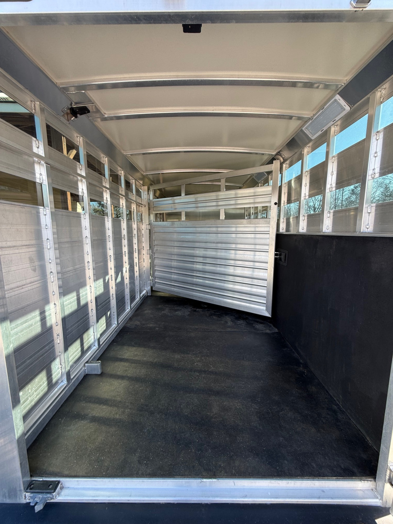 Consignment 2024 Cimarron Trailers Lonestar Stock Combo 20' Horse Trailer
