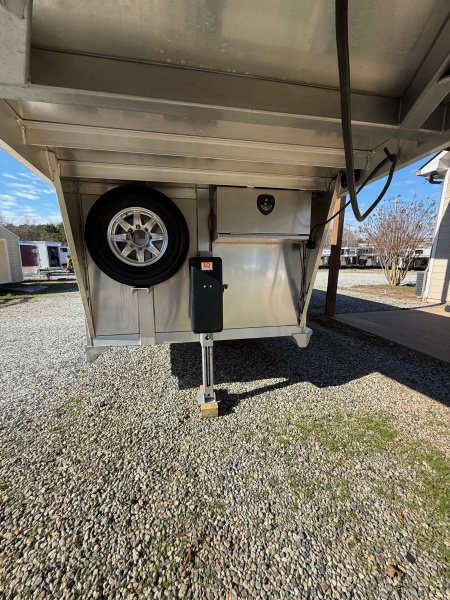 Consignment 2024 Cimarron Trailers Lonestar Stock Combo 20' Horse Trailer