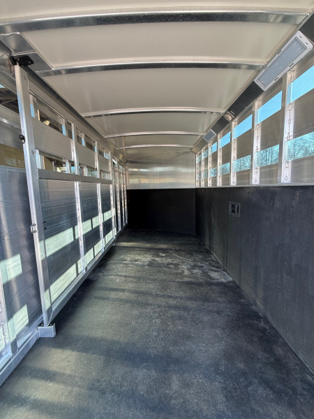 Consignment 2024 Cimarron Trailers Lonestar Stock Combo 20' Horse Trailer