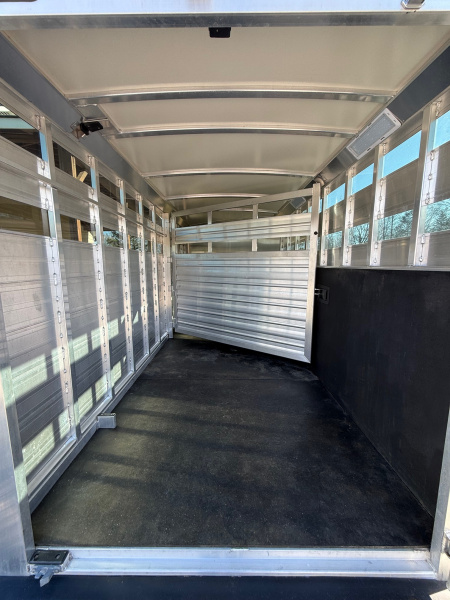 Consignment 2024 Cimarron Trailers Lonestar Stock Combo 20' Horse Trailer