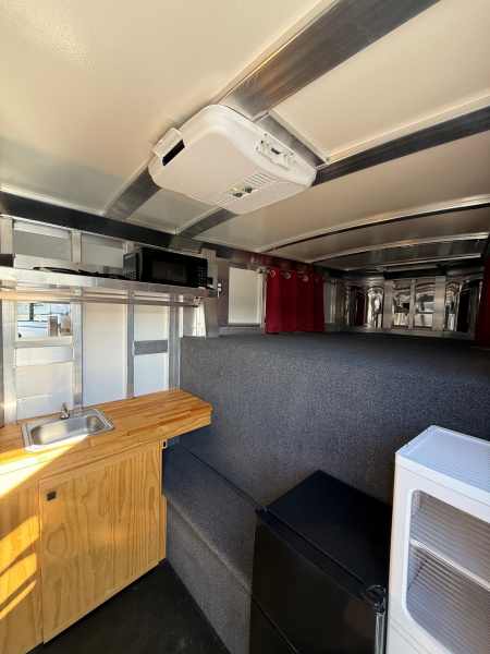 Consignment 2024 Cimarron Trailers Lonestar Stock Combo 20' Horse Trailer