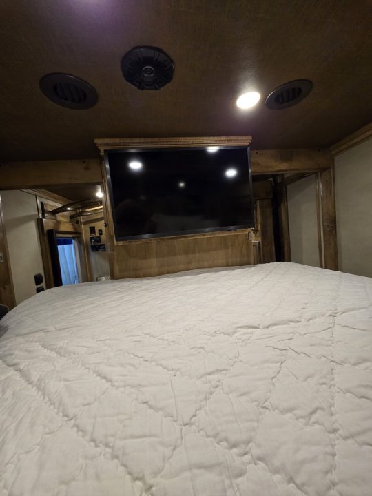 New 2026 Platinum Coach 4H Outlaw Conversion Horse Trailer