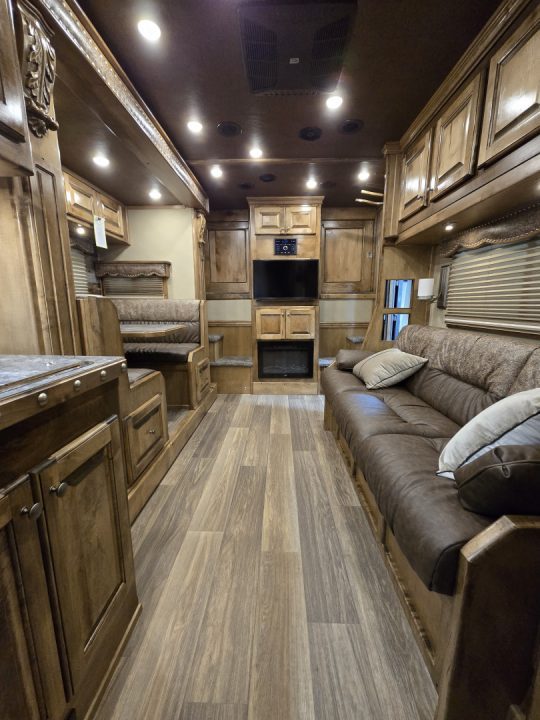 New 2026 Platinum Coach 4H Outlaw Conversion Horse Trailer