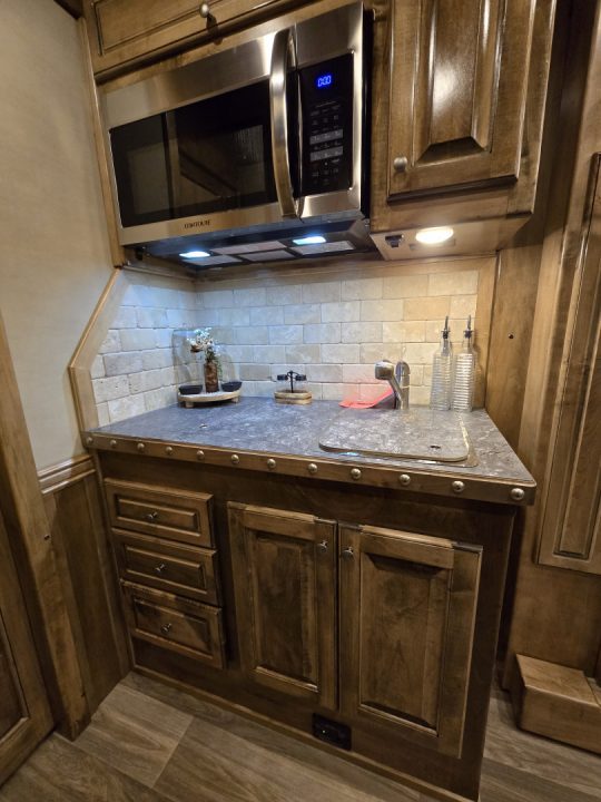 New 2026 Platinum Coach 4H Outlaw Conversion Horse Trailer