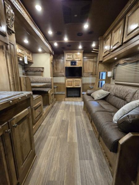 New 2026 Platinum Coach 4H Outlaw Conversion Horse Trailer