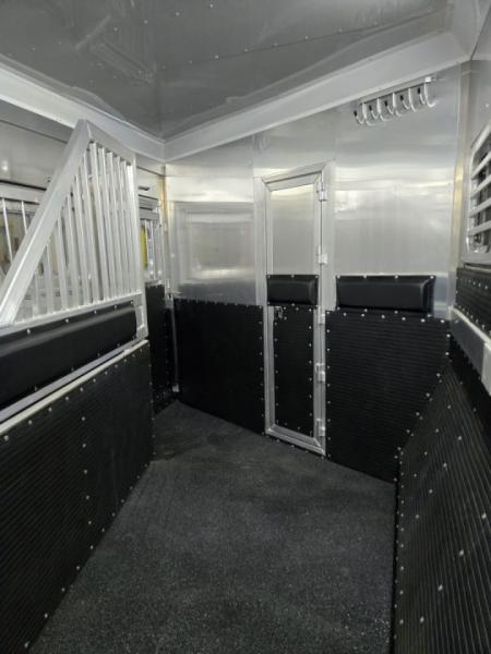 New 2026 Platinum Coach 4H Outlaw Conversion Horse Trailer