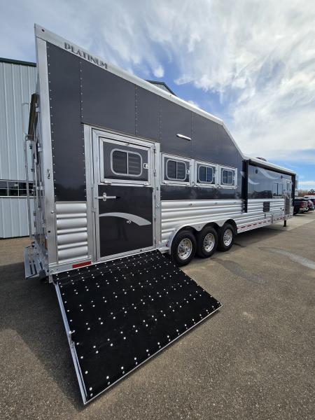 New 2026 Platinum Coach 4H Outlaw Conversion Horse Trailer